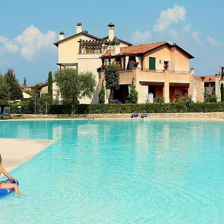 Near Garda With Pool Apartmán *